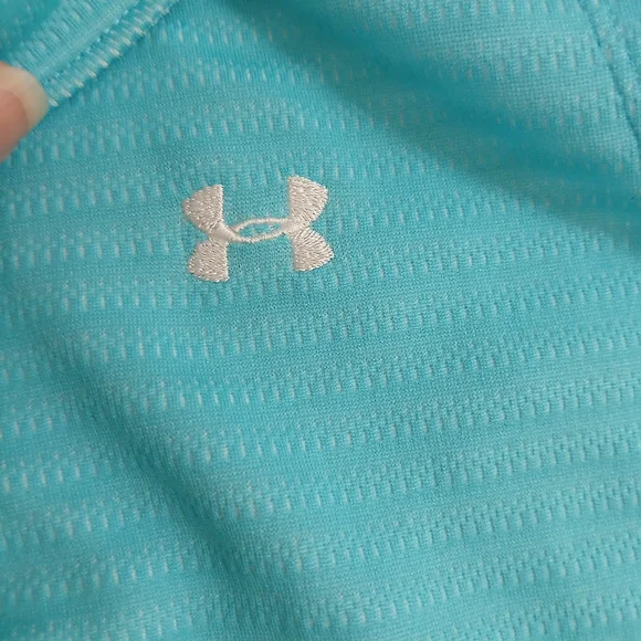 Under Armour Women's Aqua Sleeveless Polo Tank. Like New Condition. Size L - Picture 4 of 7